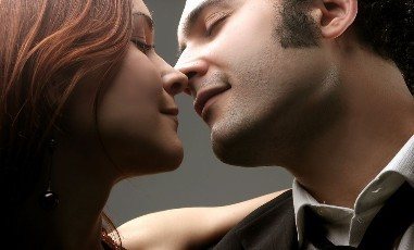 怎么接吻更有感觉 接吻时男生生理反应(点击浏览下一张趣图)