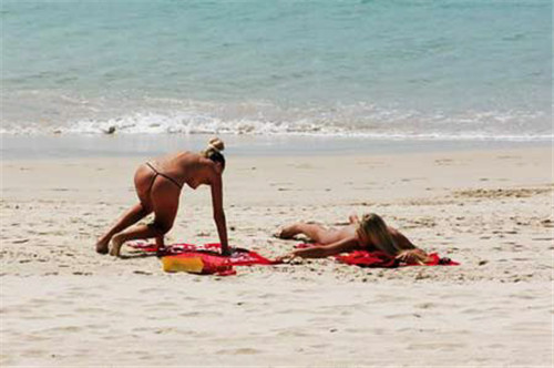 裸泳裸晒海边福利图片 天体浴场自然之美18 外国人裸晒图片(2)(点击浏览下一张趣图)