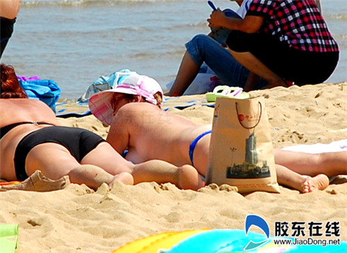 裸泳裸晒海边福利图片 天体浴场自然之美18 外国人裸晒图片(6)(点击浏览下一张趣图)