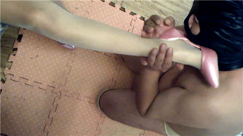 脚模刘蕾视频 脚模特的漂亮脚图片欣赏(5)(点击浏览下一张趣图)