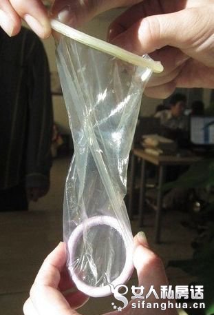 女避孕套使用方法(真人演示图)(点击浏览下一张趣图)