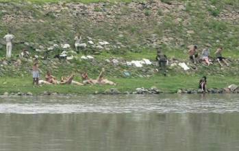 朝鲜女兵陪农民睡觉 朝鲜女兵陪农民荒淫图片：朝鲜女兵惊人一幕(5)(点击浏览下一张趣图)