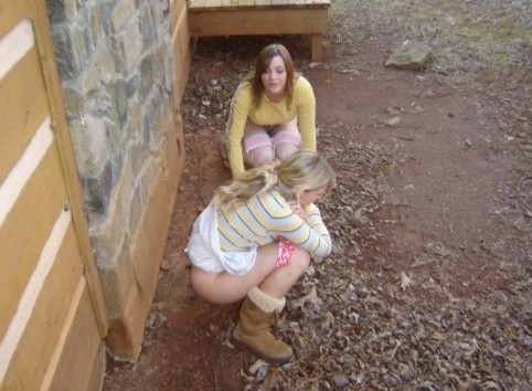 被尿憋急了的美女们图片：女生憋尿憋到尿裤子 美女内急尴尬图片 (点击浏览下一张趣图)