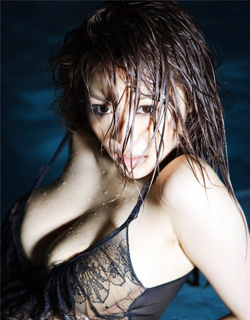 女性高潮日本第一胸猛女人性感写真照(点击浏览下一张趣图)