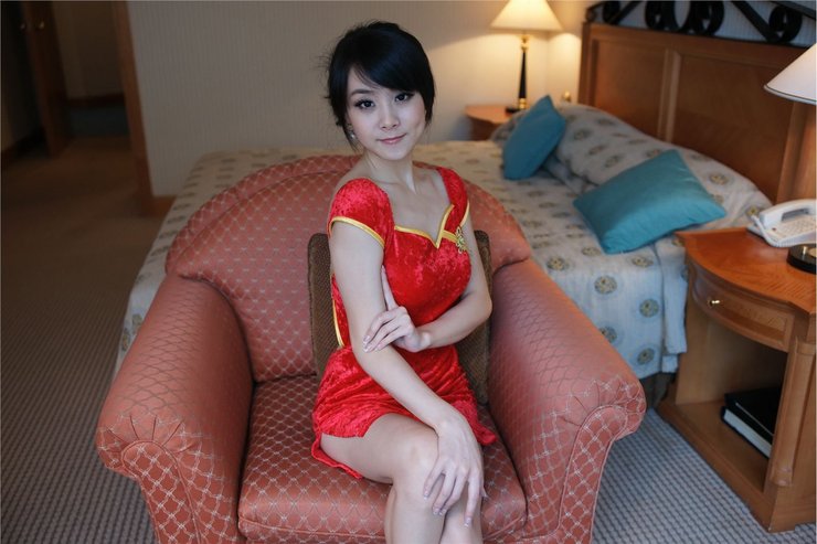 紧致旗袍中国式的丝袜秀美腿(点击浏览下一张趣图)