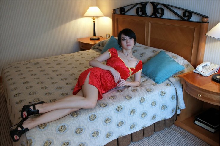 紧致旗袍中国式的丝袜秀美腿(2)(点击浏览下一张趣图)