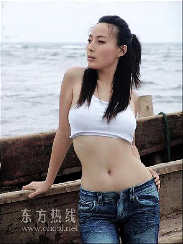 卢嘉丽性贿赂照片 汤灿带套照片全集 徐其耀的146情人图(4)(点击浏览下一张趣图)