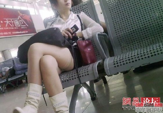 美女自愿被占便宜视频 火车里面硬卧的图片(点击浏览下一张趣图)