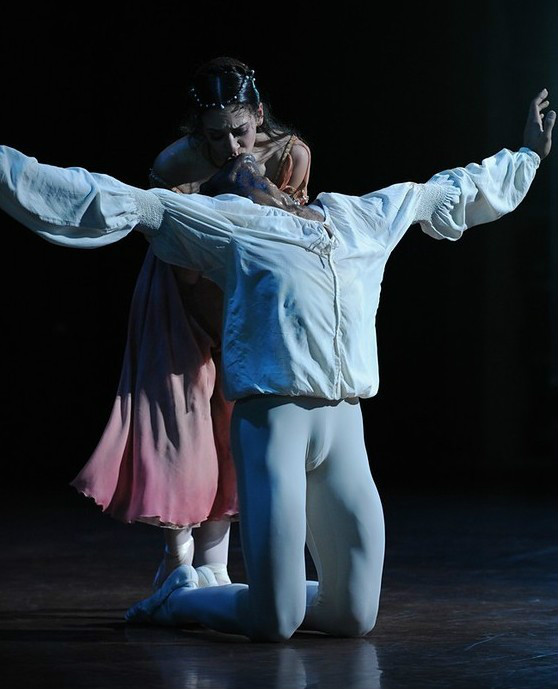 男女芭蕾舞冲动 男女芭蕾舞尴尬图片(5)(点击浏览下一张趣图)