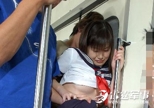 医院里的春光图美女无奈的被吃豆腐  挤公交吃豆腐图片(7)(点击浏览下一张趣图)