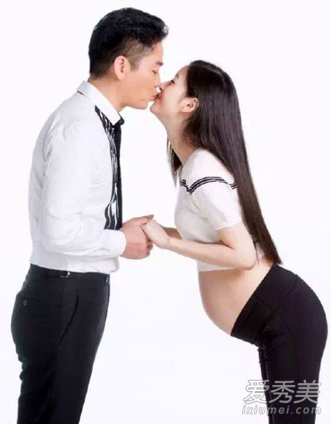 奶茶妹妹怀孕写真 奶茶妹妹怀孕几个月(2)(点击浏览下一张趣图)