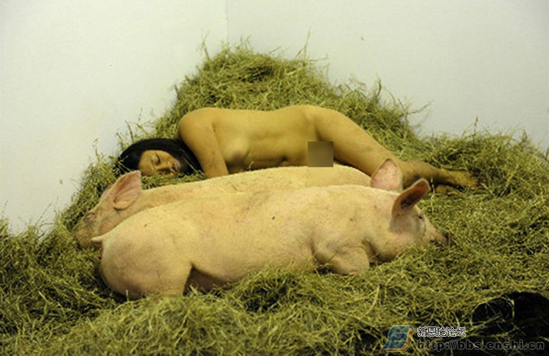 女艺术家裸睡铁丝床36 邓祡琪赤身裸体 女人裸体艺术邪恶图片(7)(点击浏览下一张趣图)