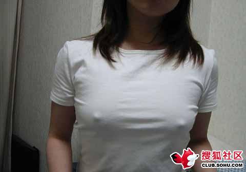 透过衣服缝看见胸罩 夏天看女同学胸罩(4)(点击浏览下一张趣图)