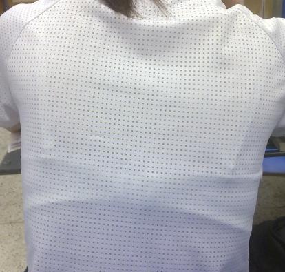 透过衣服缝看见胸罩 夏天看女同学胸罩(5)(点击浏览下一张趣图)