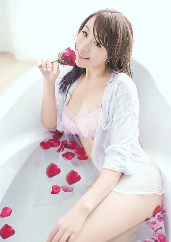 浴巾美女湿身玫瑰浴诱惑私房(3)(点击浏览下一张趣图)