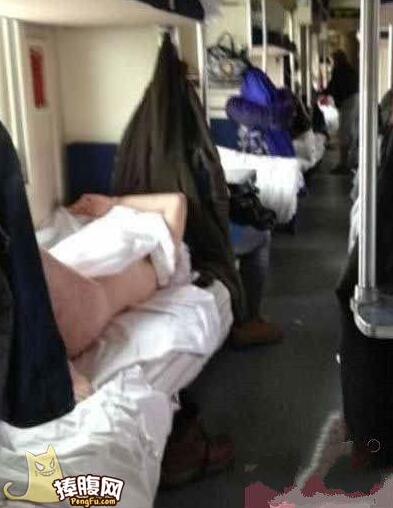 火车上裸睡的姑娘(点击浏览下一张趣图)