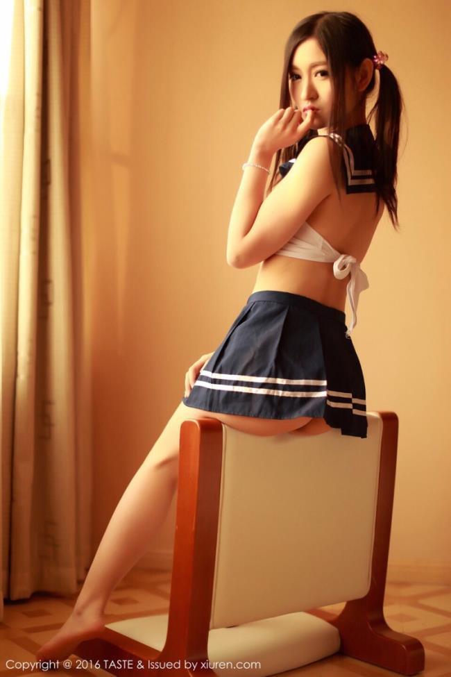 性感模特化身日本制服女孩私房诱惑写真(点击浏览下一张趣图)