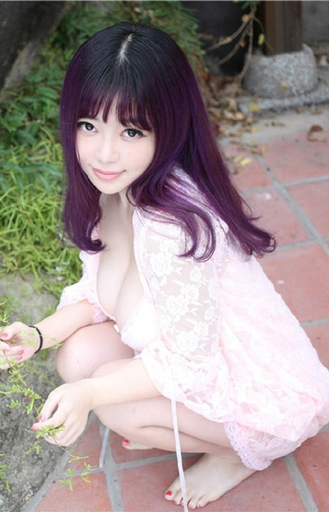 刘飞儿紫色头发诱惑十足大尺度写真照(9)(点击浏览下一张趣图)