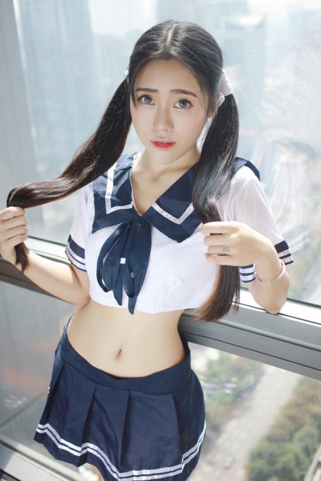 性感女仆兜豆靓Youlin百变制服诱惑写真图片(6)(点击浏览下一张趣图)