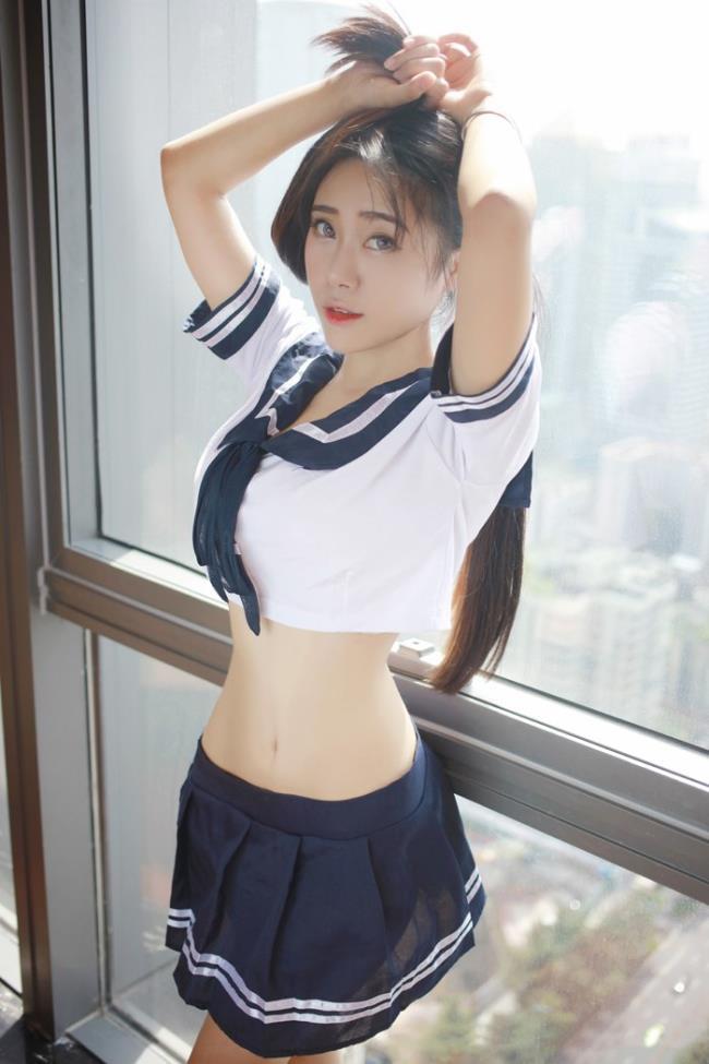 性感女仆兜豆靓Youlin百变制服诱惑写真图片(8)(点击浏览下一张趣图)