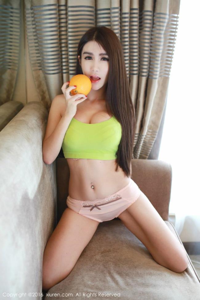 爱吃橙子的模特美女李李七七喜喜写真(4)(点击浏览下一张趣图)