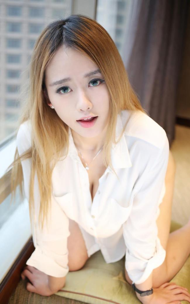 Yuli黄佳丽白色衬衣性感写真图片(4)(点击浏览下一张趣图)
