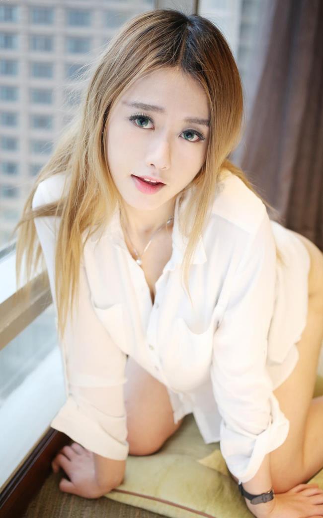 Yuli黄佳丽白色衬衣性感写真图片(5)(点击浏览下一张趣图)