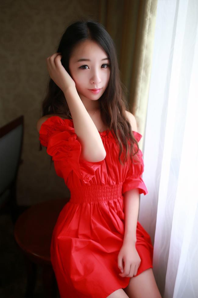 梓萱Cry红色裙子私房性感图片(7)(点击浏览下一张趣图)