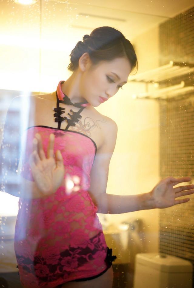 旗袍性感美女粉红短装走光性感图片(7)(点击浏览下一张趣图)