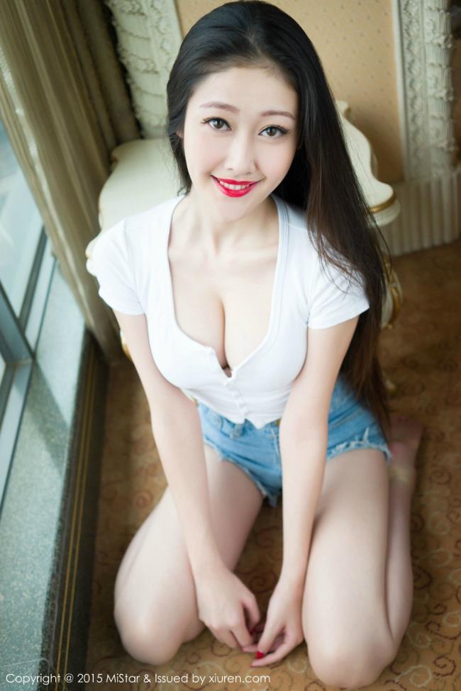 大胸美女长腿美乳私房性感写真(点击浏览下一张趣图)