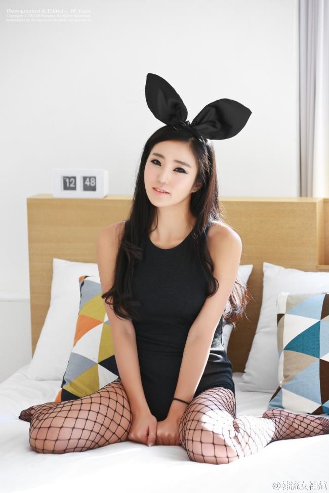 韩国美女模特化身兔女郎网状丝袜性感写真(2)(点击浏览下一张趣图)
