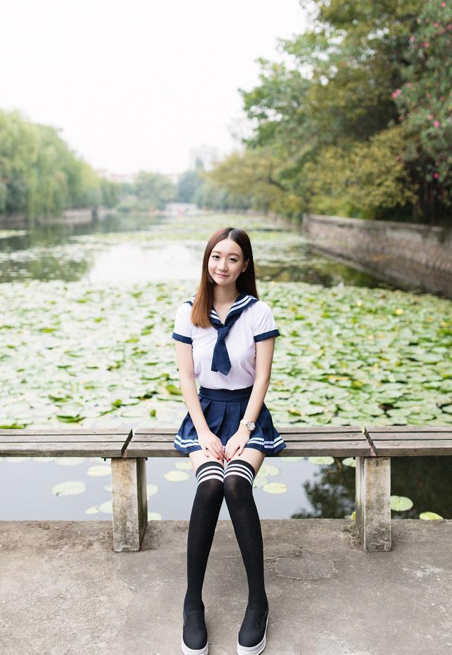 长腿校园美女校服可爱学生制服美腿诱惑(9)(点击浏览下一张趣图)