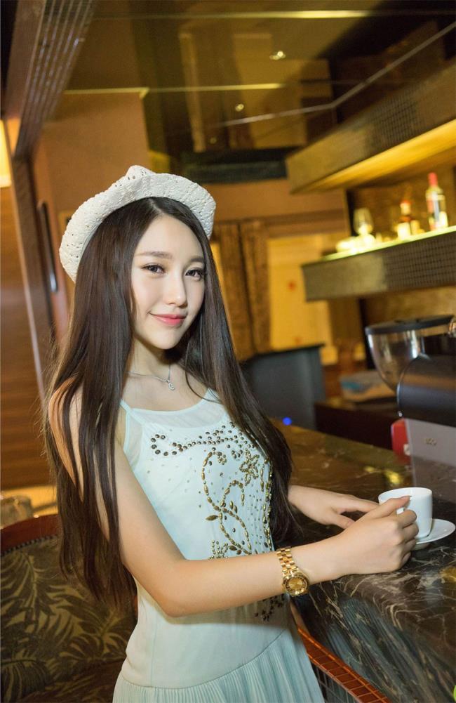 刘奕宁Lynn白色裙子优雅妩媚气质长发女神(10)(点击浏览下一张趣图)