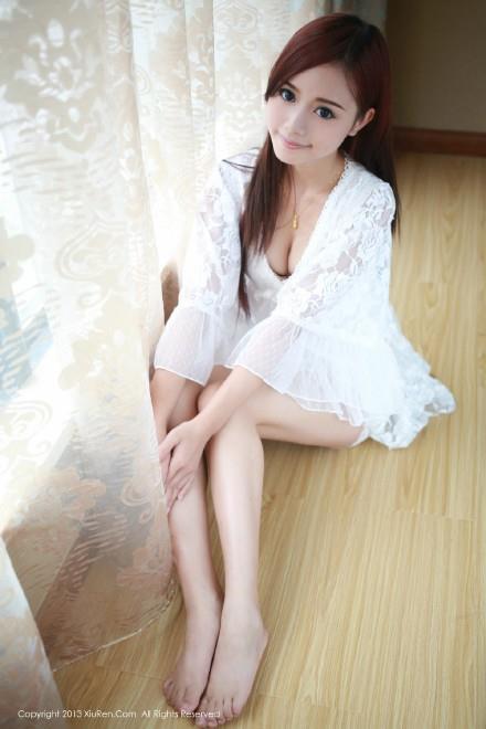 宅男女神白色蕾丝裙小秀事业线性感写真(4)(点击浏览下一张趣图)