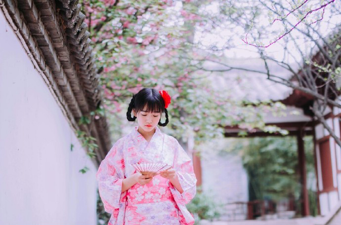 花与少女唯美清纯日式和服校园美女写真(5)(点击浏览下一张趣图)