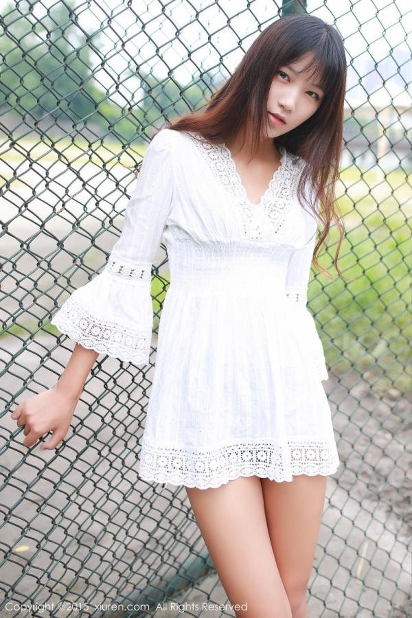 美女模特连衣裙下白皙美腿性感写真(3)(点击浏览下一张趣图)