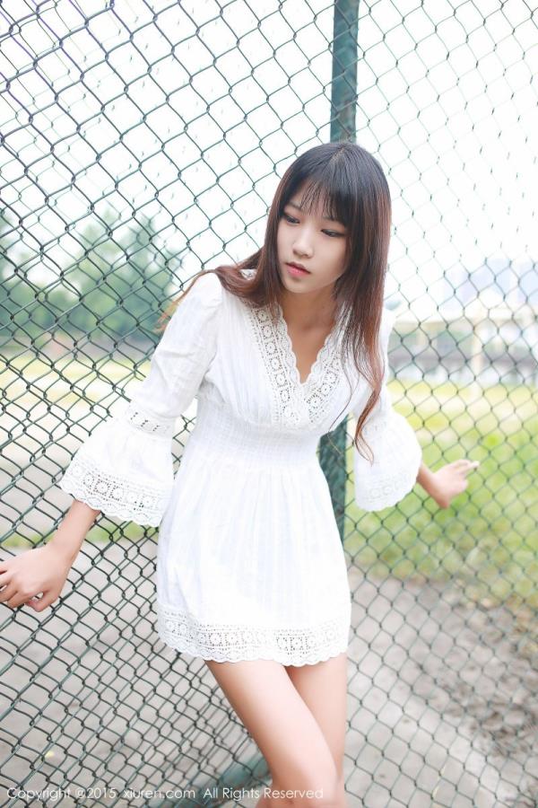 美女模特连衣裙下白皙美腿性感写真(6)(点击浏览下一张趣图)