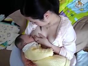 母乳挤奶图片:用手挤奶图片大全,挤奶门完整版(点击浏览下一张趣图)