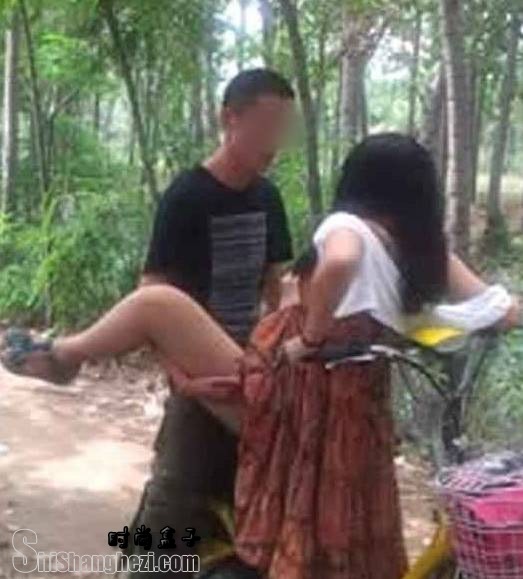 实拍男女玩车震图片:沭阳三轮车上车震(9)(点击浏览下一张趣图)