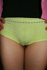 穿紧身裤挤b的女人图片:正面白色紧b裤图片,最小牛仔裤衩(6)(点击浏览下一张趣图)