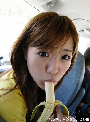妹子吃香蕉微信动态图:妹子吃香蕉照片(6)(点击浏览下一张趣图)