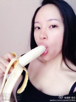妹子吃香蕉微信动态图:妹子吃香蕉照片(7)(点击浏览下一张趣图)