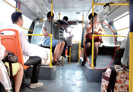 大胸美眉挤公交图片:挤公交生理反应怎么办(9)(点击浏览下一张趣图)