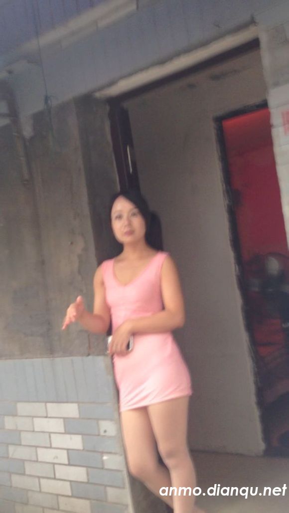 武汉小姐半夜多少钱:俄罗斯胖站街女(4)(点击浏览下一张趣图)