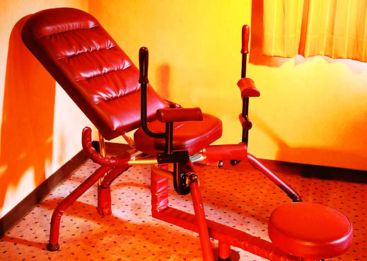欢乐椅用法图片欣赏:欢乐椅用法真人图解(2)(点击浏览下一张趣图)