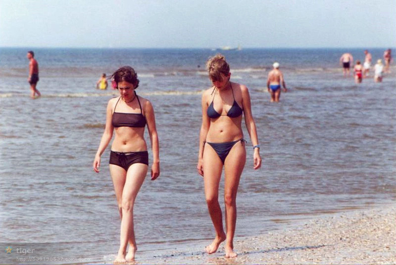 国外海滩裸晒开放图片:美国美女沙滩裸晒图片(点击浏览下一张趣图)
