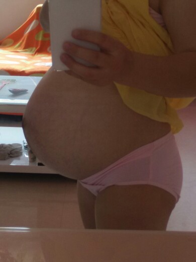 关于古代怀孕的图片:女生怀孕八个月的照片(2)(点击浏览下一张趣图)