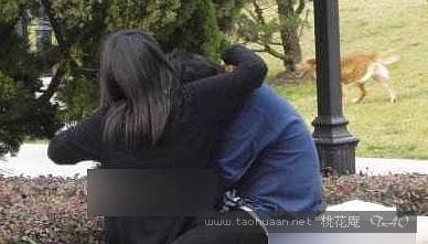 公园情侣亲热吃摸全集公园里的龌龊男女(3)(点击浏览下一张趣图)