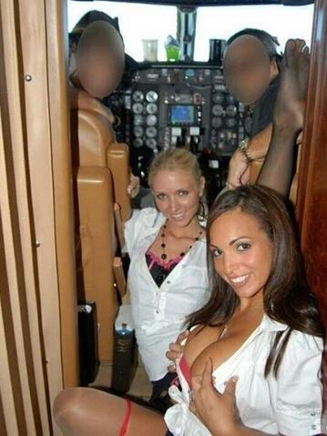 空姐体检要求裸检吗空姐无遮挡图片和空姐同居的日子(3)(点击浏览下一张趣图)