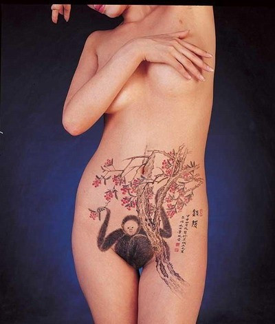 女人体写生素描真人图片欣赏人体裸模写生过程视频(5)(点击浏览下一张趣图)